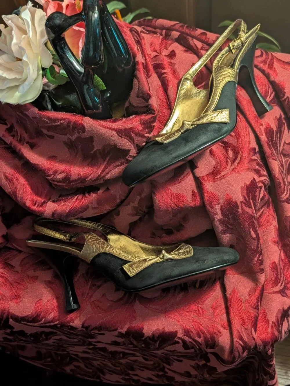 Enzo Angiolini Heels -Black & gold -Accent bow -Sling back pumps -Sz 81/2 M